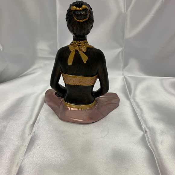 Beautiful Indian Godess Meditating with Ruby 3rd Eye - Picture 4 of 6